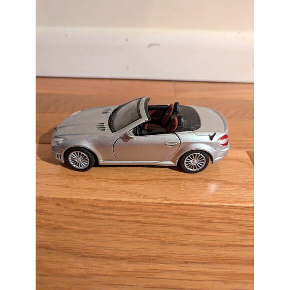 Mercedes-Benz Slk R171 2004-2011 55 AMG Silver Cabrio 1/24 Motormax Model Car - Picture 3 of 6